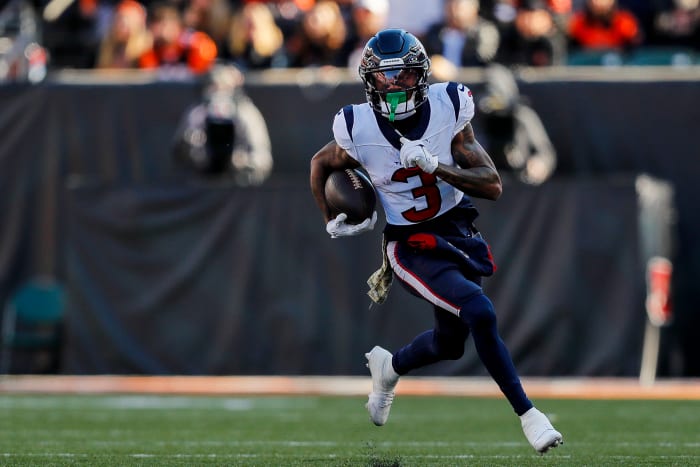 Texans wide receiver Tank Dell (3) runs with the ball against the Cincinnati Bengals in the first half at Paycor Stadium.